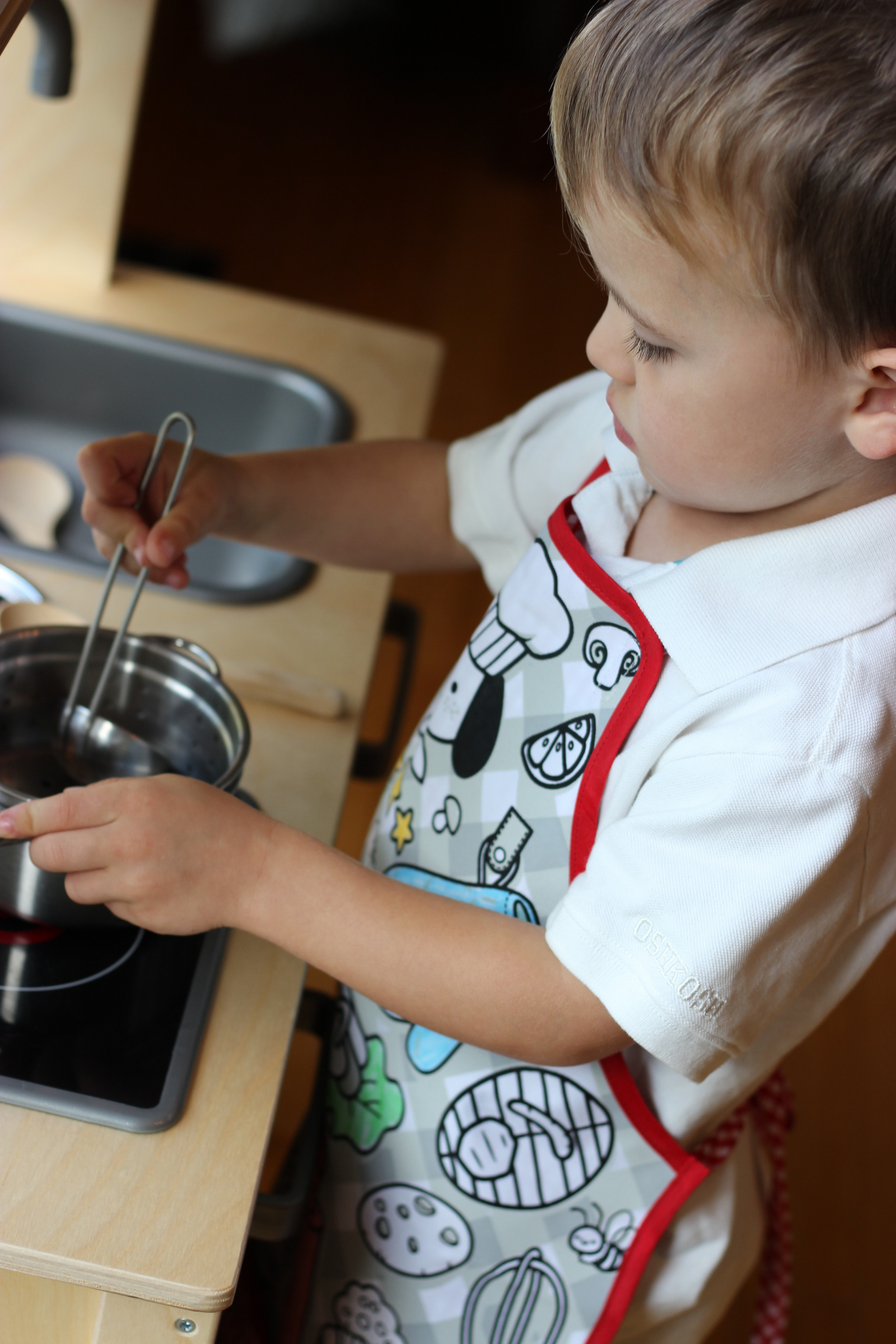 Colour-an-Apron Chef