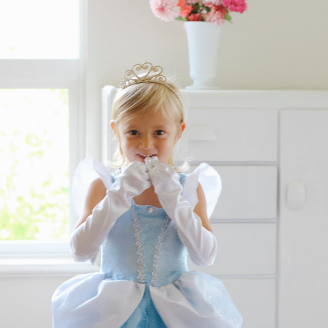 Costume Feature: A pretend-play princess dress fit for Cinderella!