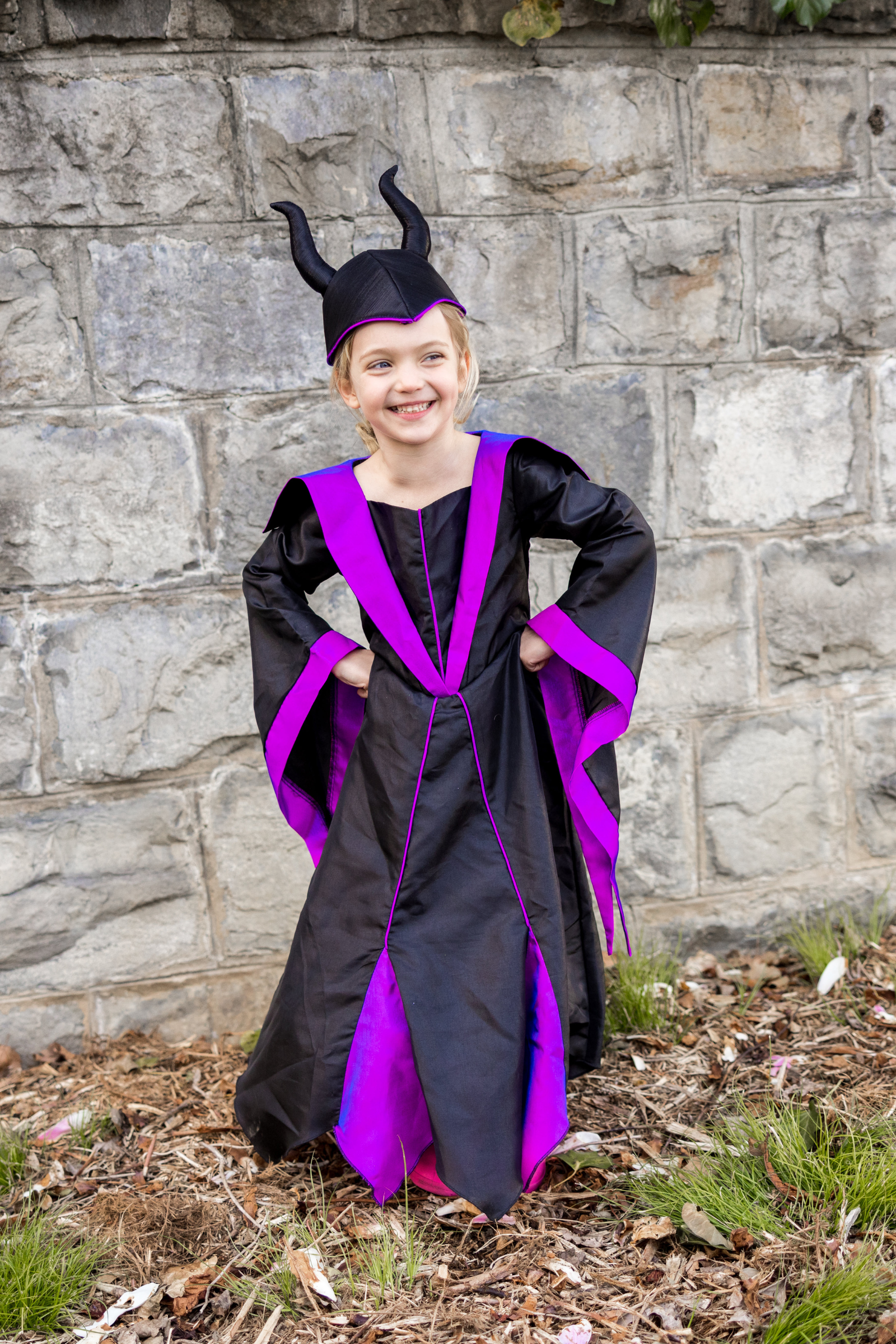 Amazon.com: AMOBON Halloween Maleficent Costume for Girls: Evil Queen Witch  Dress with Black Wings Horns Cape for Kids Cosplay Carnival Party (L) :  Clothing, Shoes & Jewelry